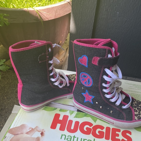 Girls high top shoes (gently used) - Picture 4 of 7